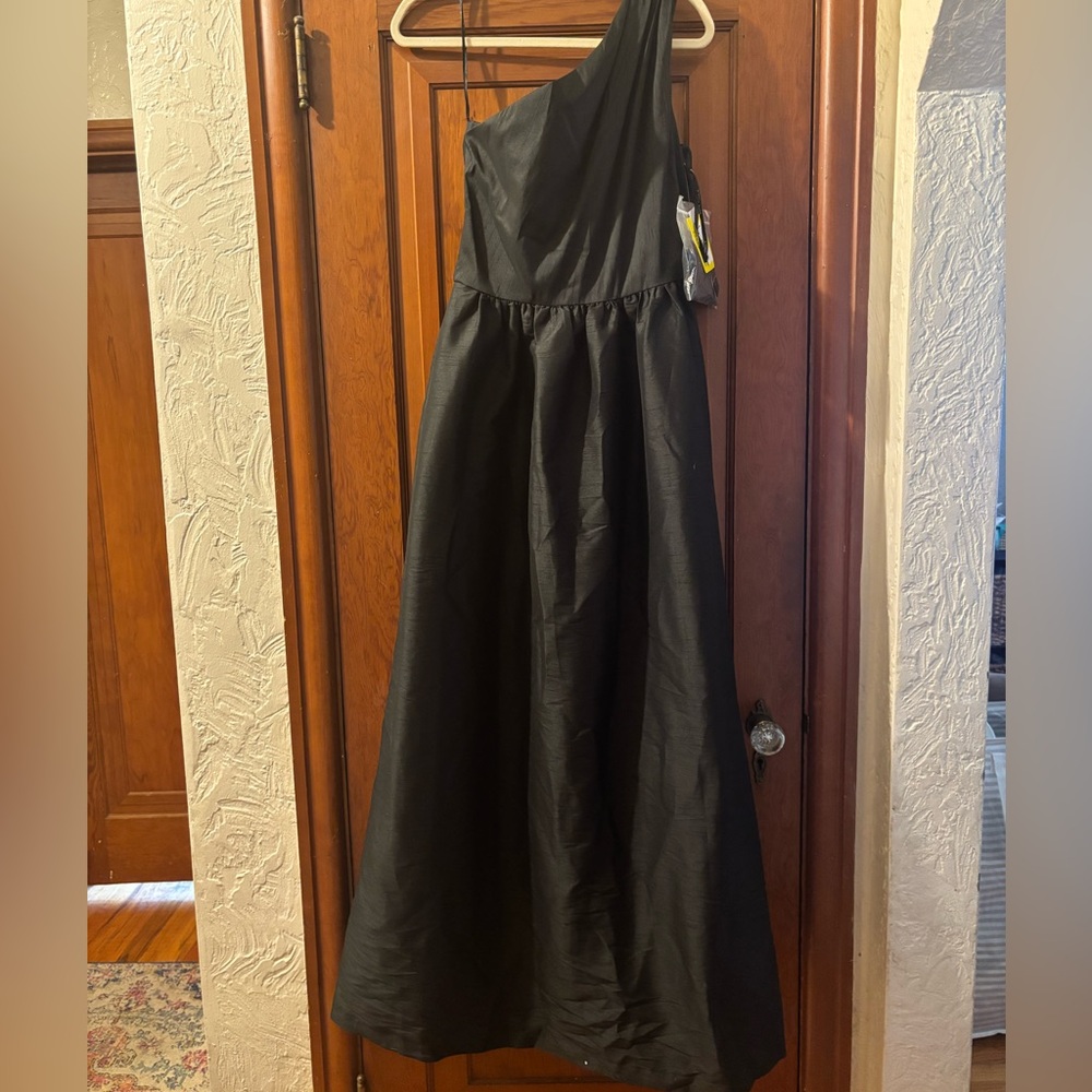 NWT- Alfred Sung, Elegant Black One-Shoulder Maxi Dress